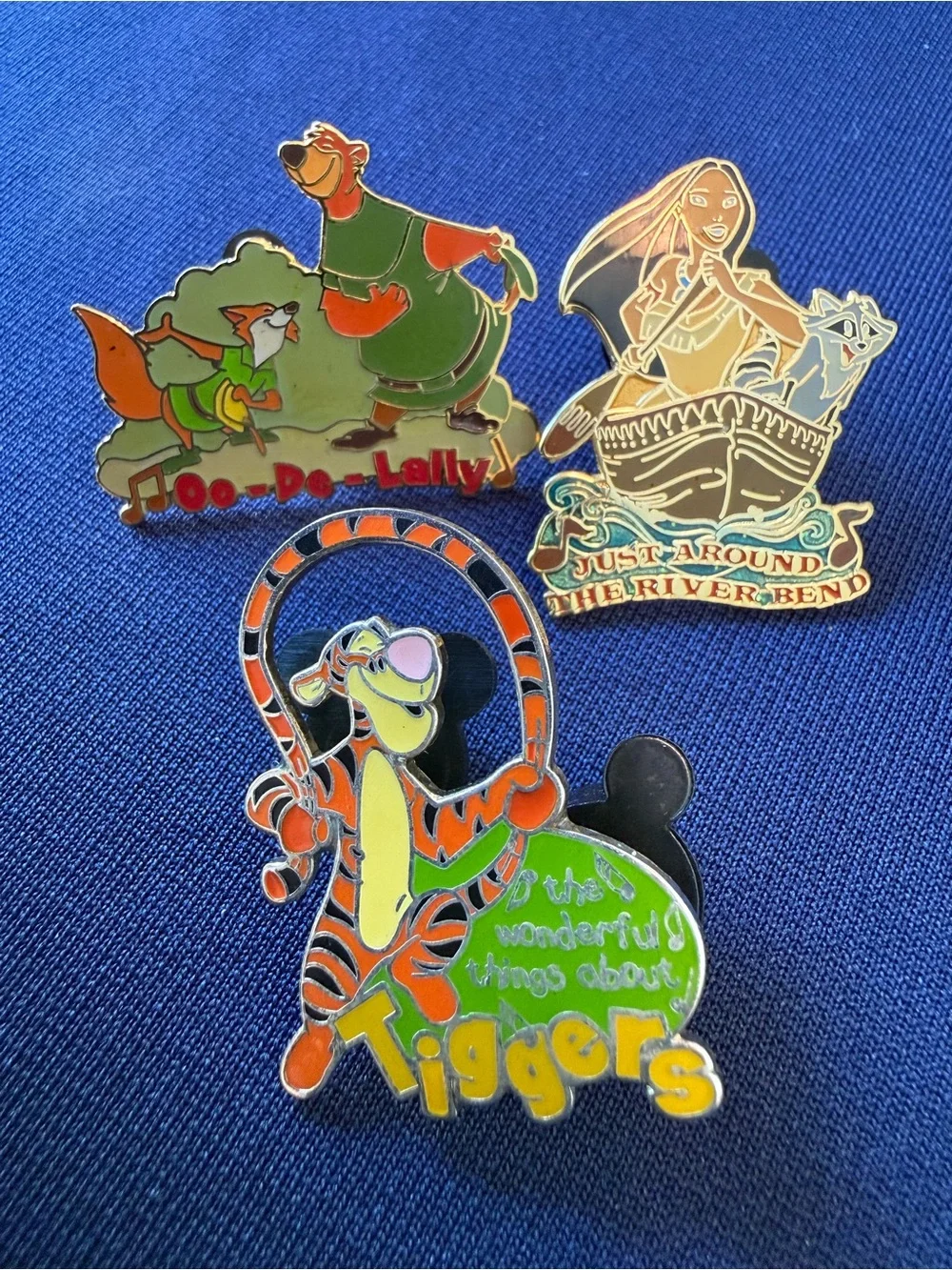 Disney Store 2002 Magical Musical Moments 12 pins Pooh Alice Lion King